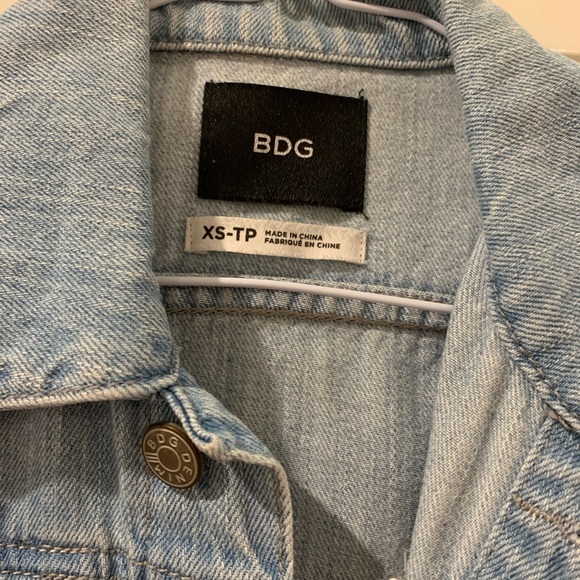 Urban Outfitters BDG Cropped Denim Trucker Jacket - Picture 7 of 12
